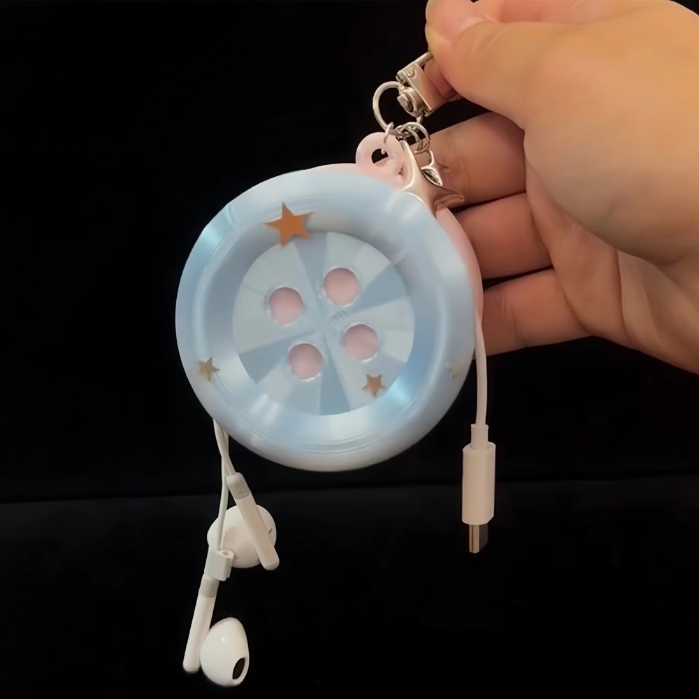 Retro Y2K Extra Large Button E - Cable Winder Keychain recension och pris